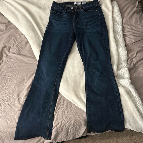 Like New, Barely Worn, Levi Bootcut Blue Jeans - size 6 - Picture 1 of 4